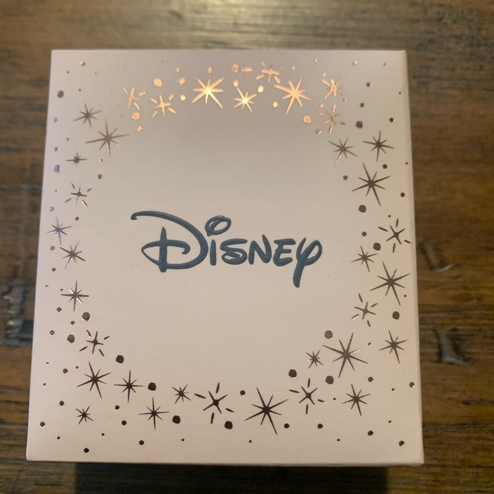 New 14kt Gold Disney Minnie Mouse earrings
studs. - Picture 7 of 9